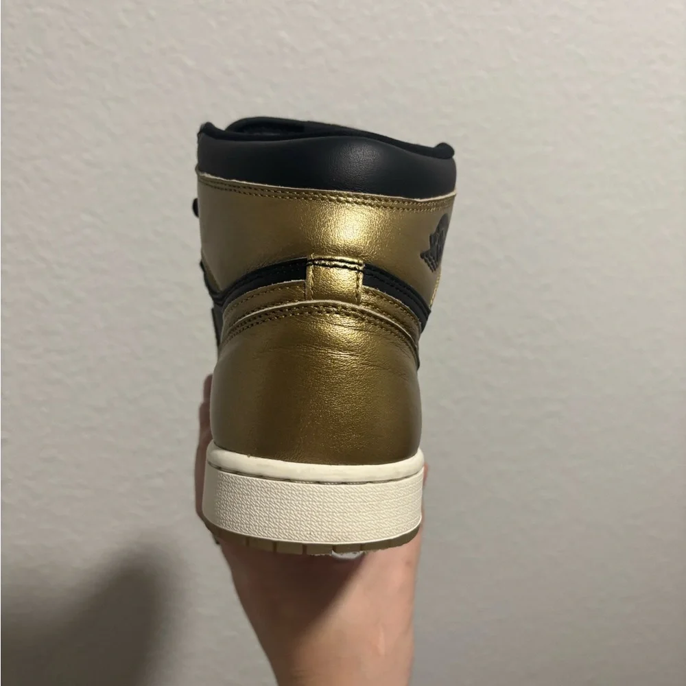 Jordan retro 1 high black and gold - Picture 3 of 9
